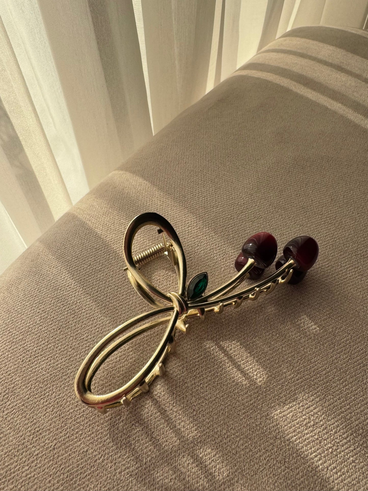 vintage cherry haiclip