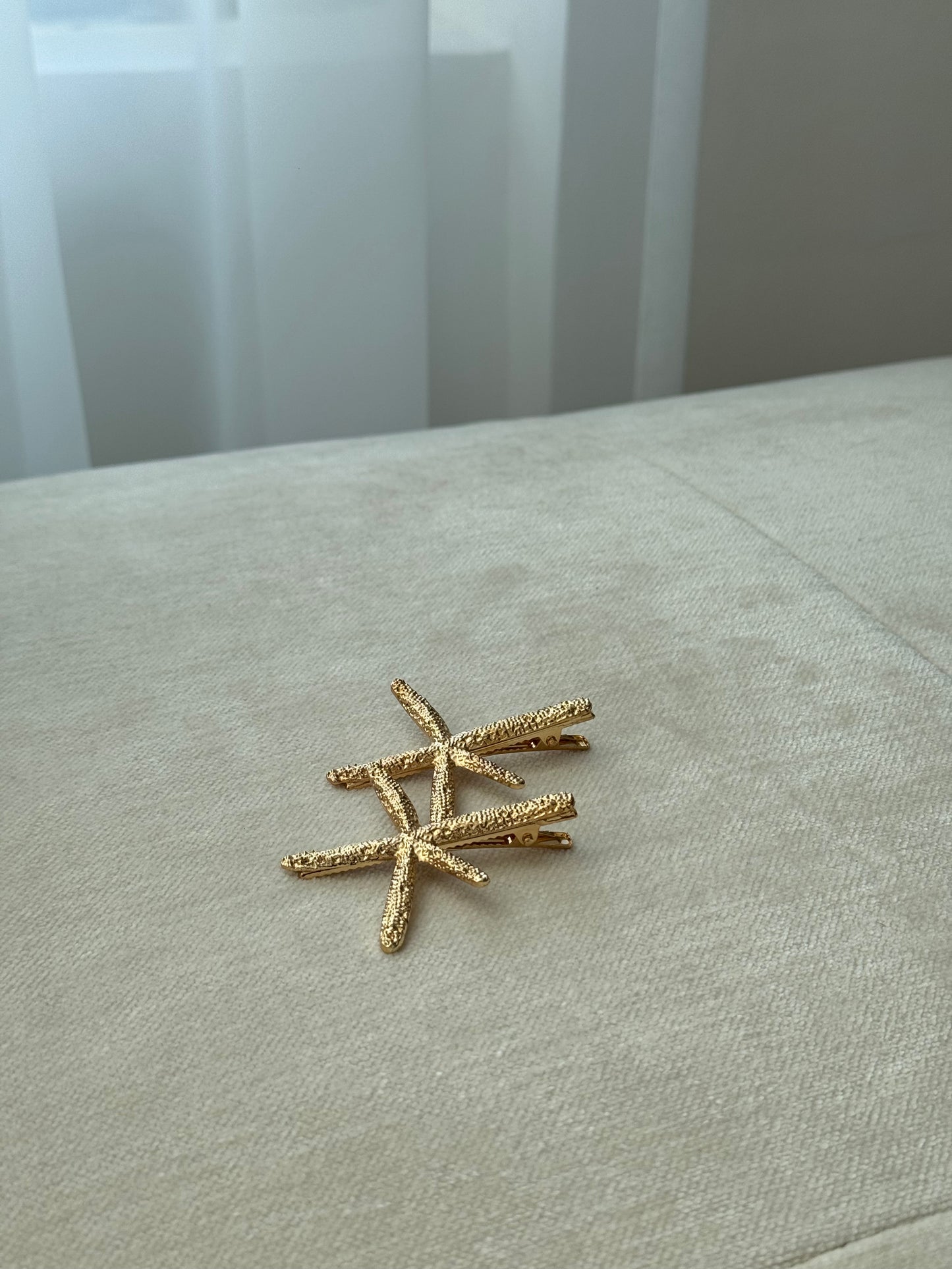 gold starfish hairclip