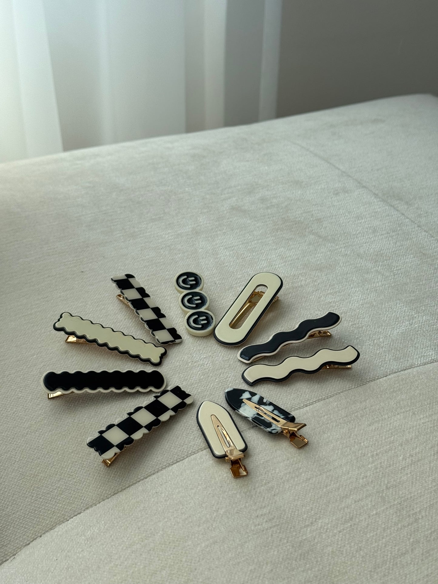 B&W hair clips bundle