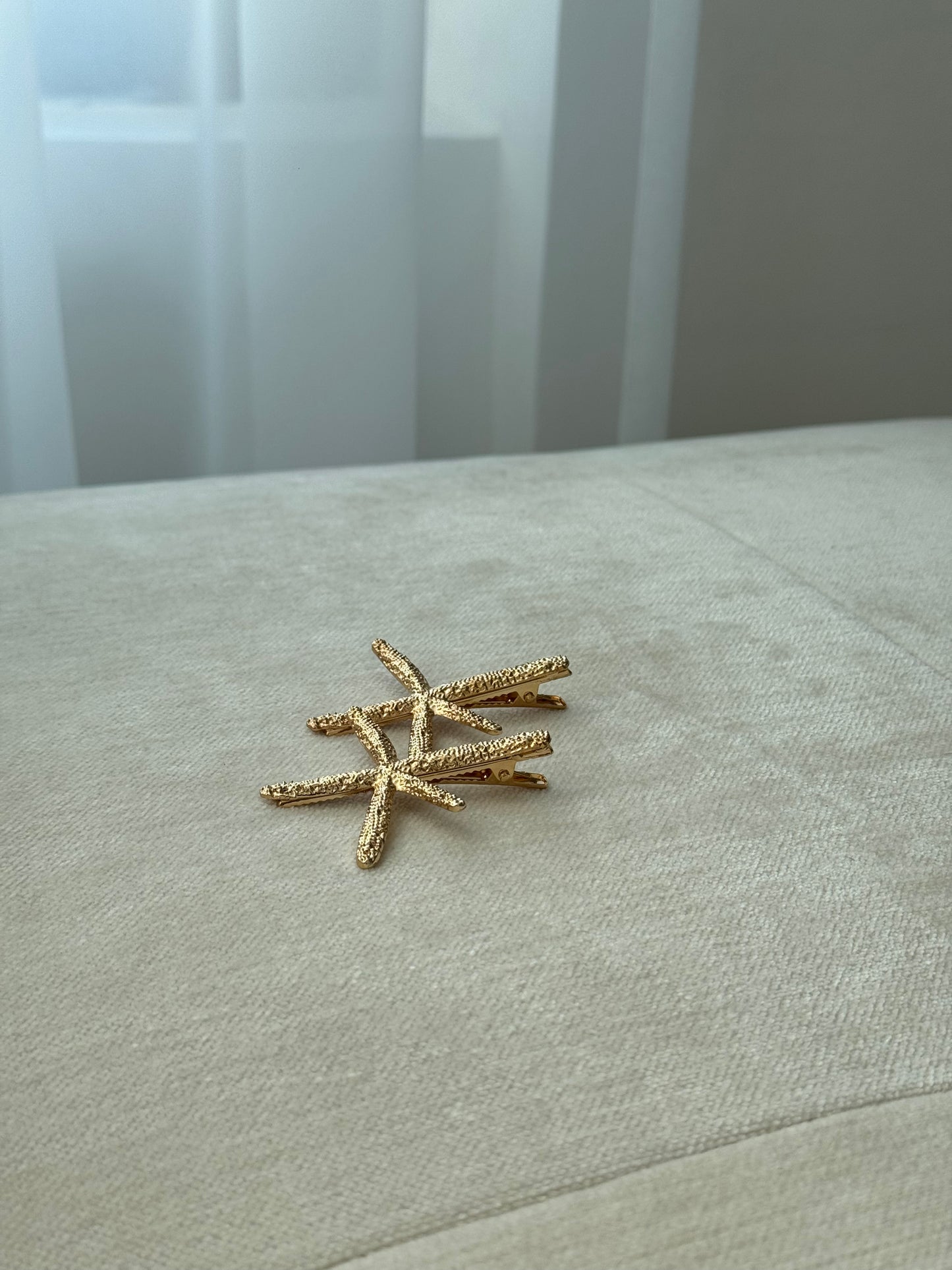 gold starfish hairclip