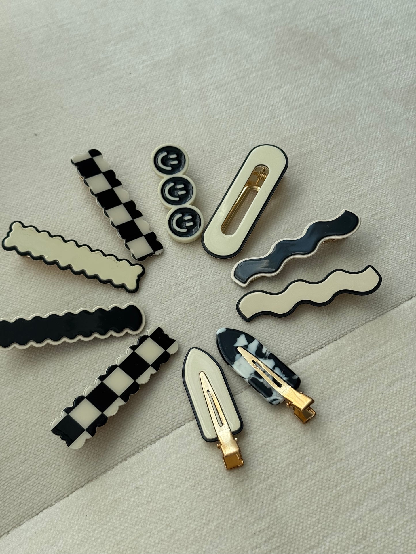 B&W hair clips bundle