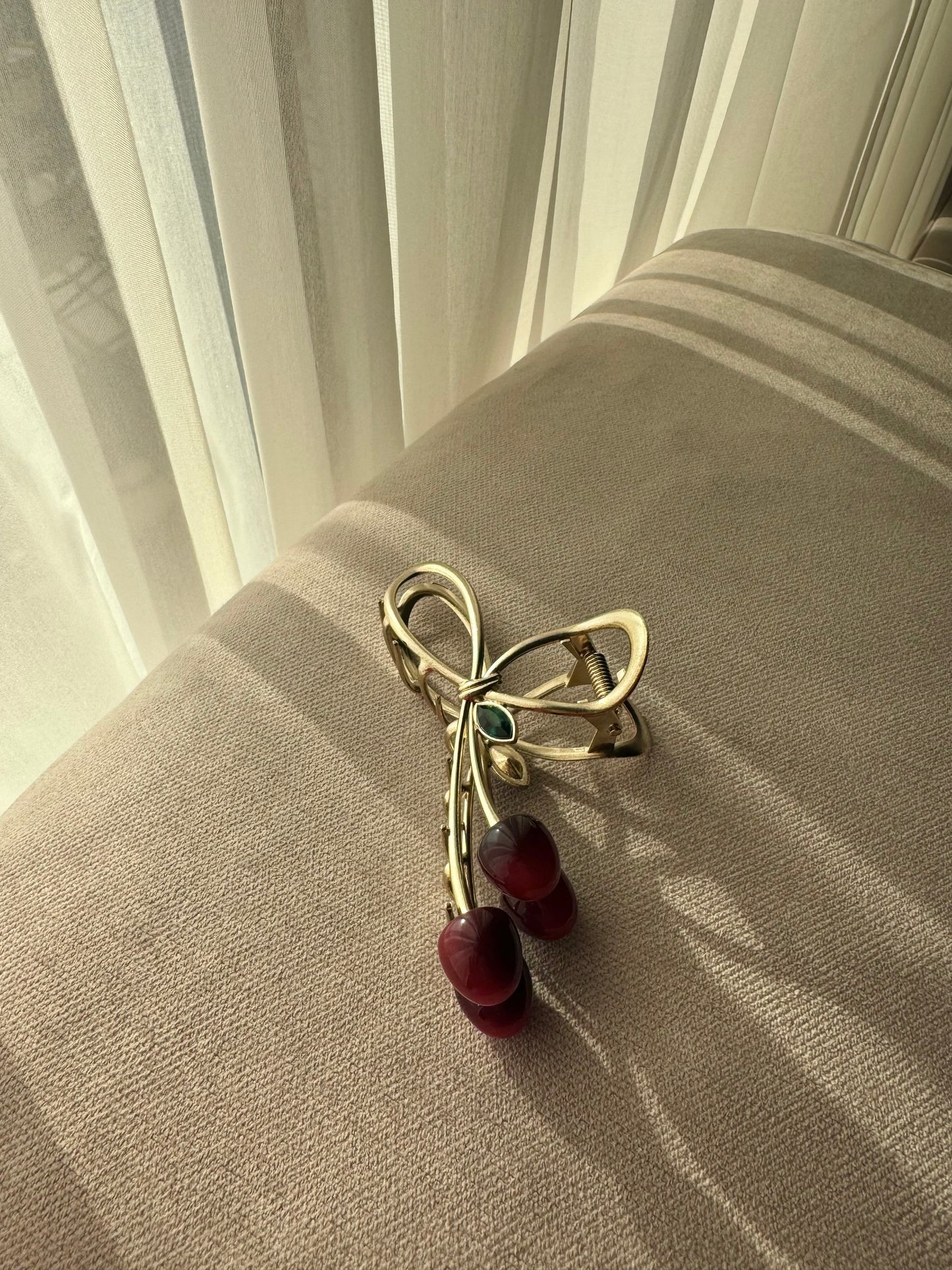 vintage cherry haiclip